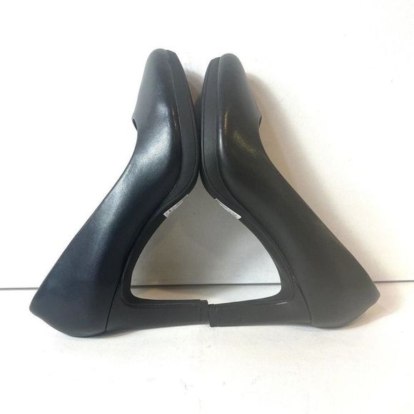 Clarks collection Classic Black Leather Heels Womens Size 9 W Pump Slip On Shoes - Picture 4 of 8